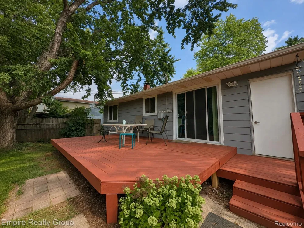 2997 Woodlawn Street Commerce Charter Township, MI 48390