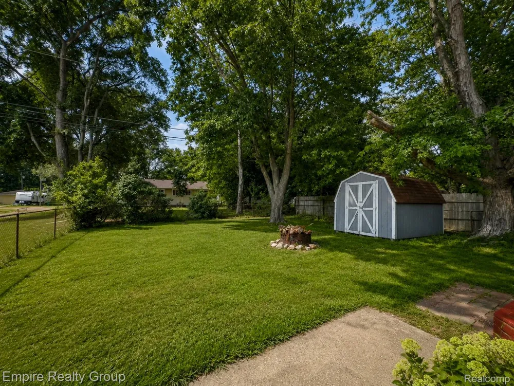 2997 Woodlawn Street Commerce Charter Township, MI 48390