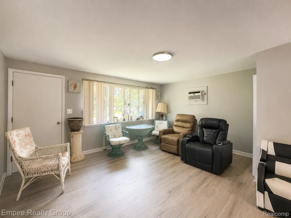 2997 Woodlawn Street Commerce Charter Township, MI 48390