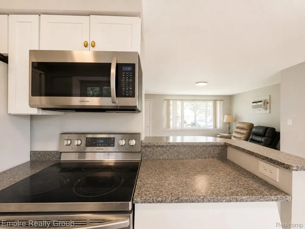 2997 Woodlawn Street Commerce Charter Township, MI 48390