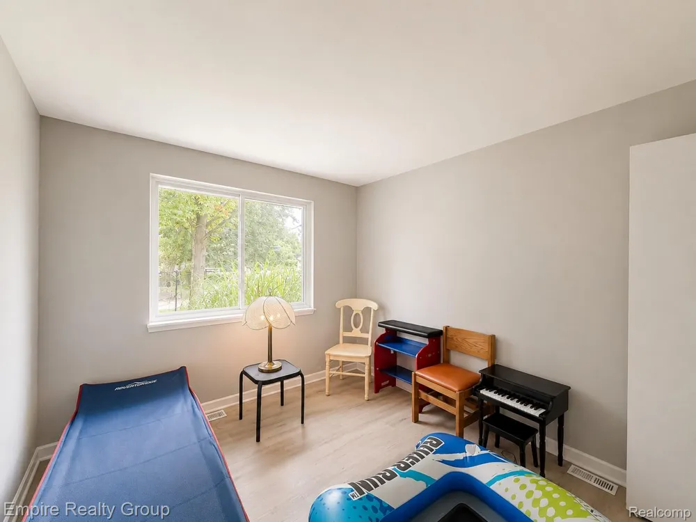 2997 Woodlawn Street Commerce Charter Township, MI 48390