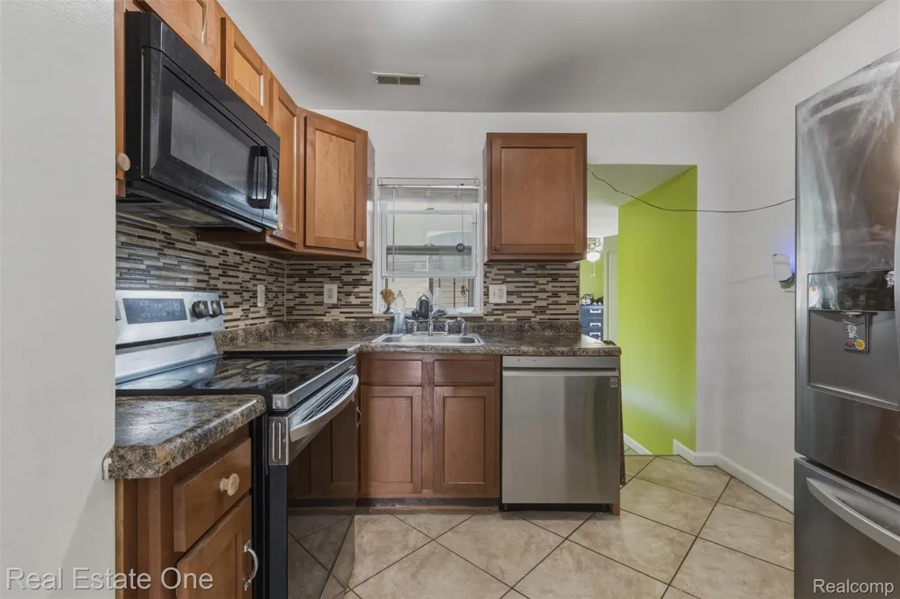 28151 Cherry Street Inkster City, MI 48141