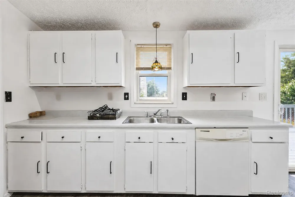 15060 Michael Street Taylor City, MI 48180