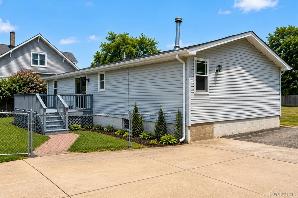 15060 Michael Street Taylor City, MI 48180