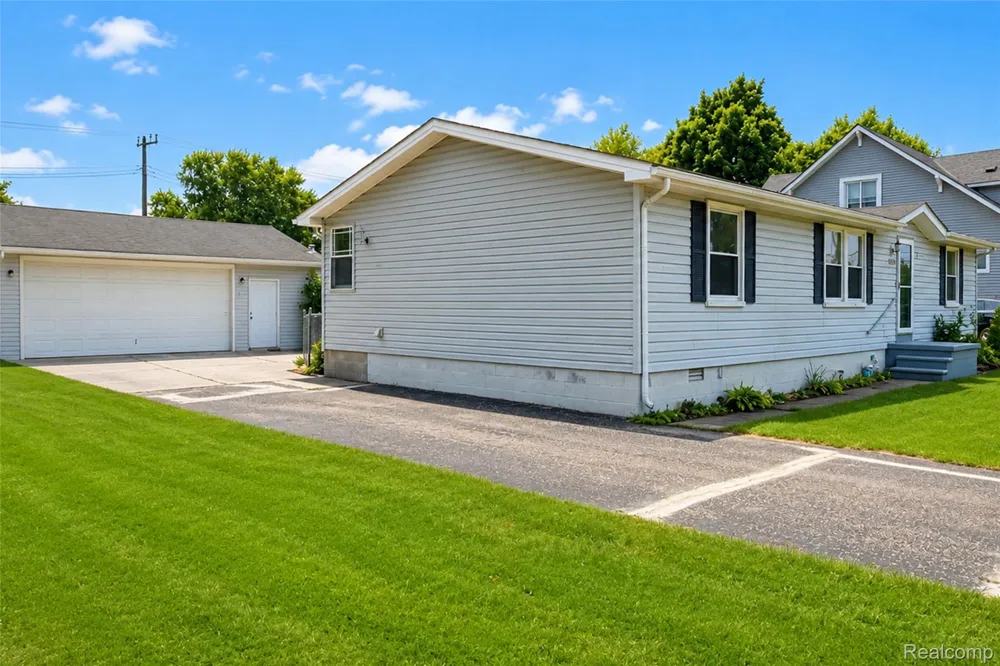 15060 Michael Street Taylor City, MI 48180