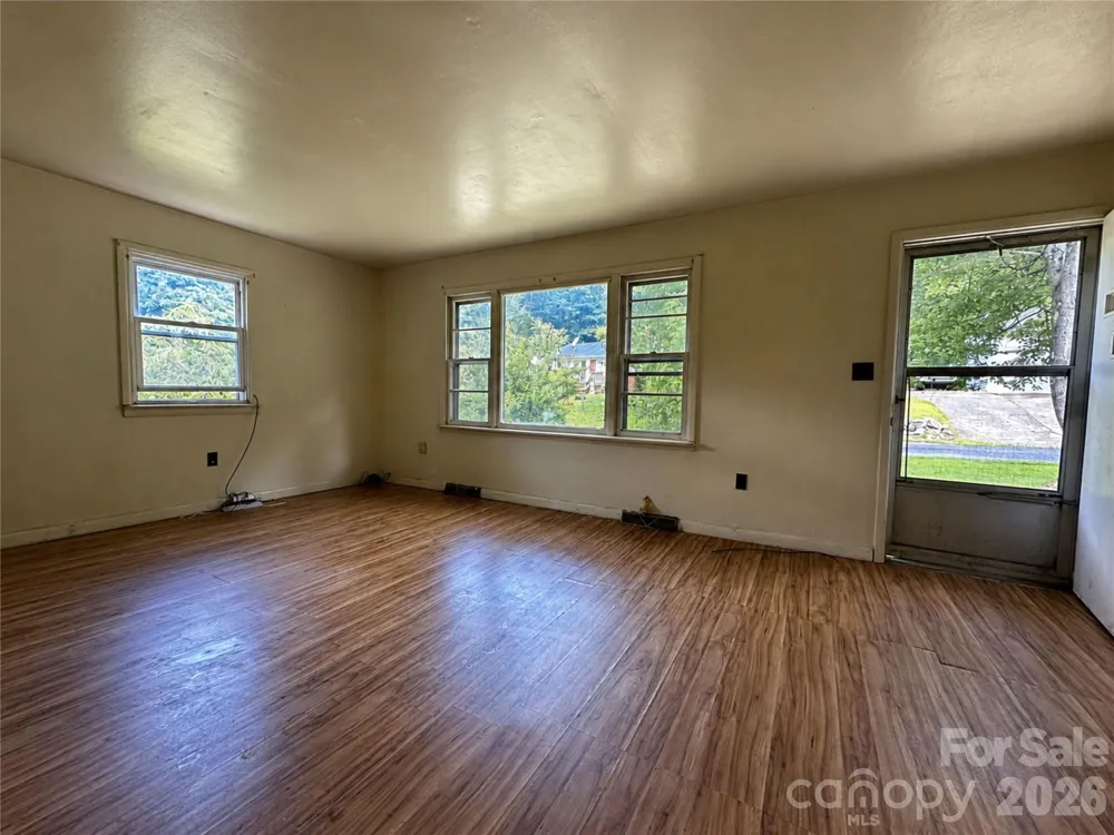 440 US 19e Highway Spruce Pine, NC 28777