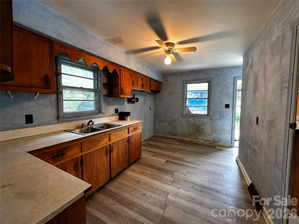 440 US 19e Highway Spruce Pine, NC 28777