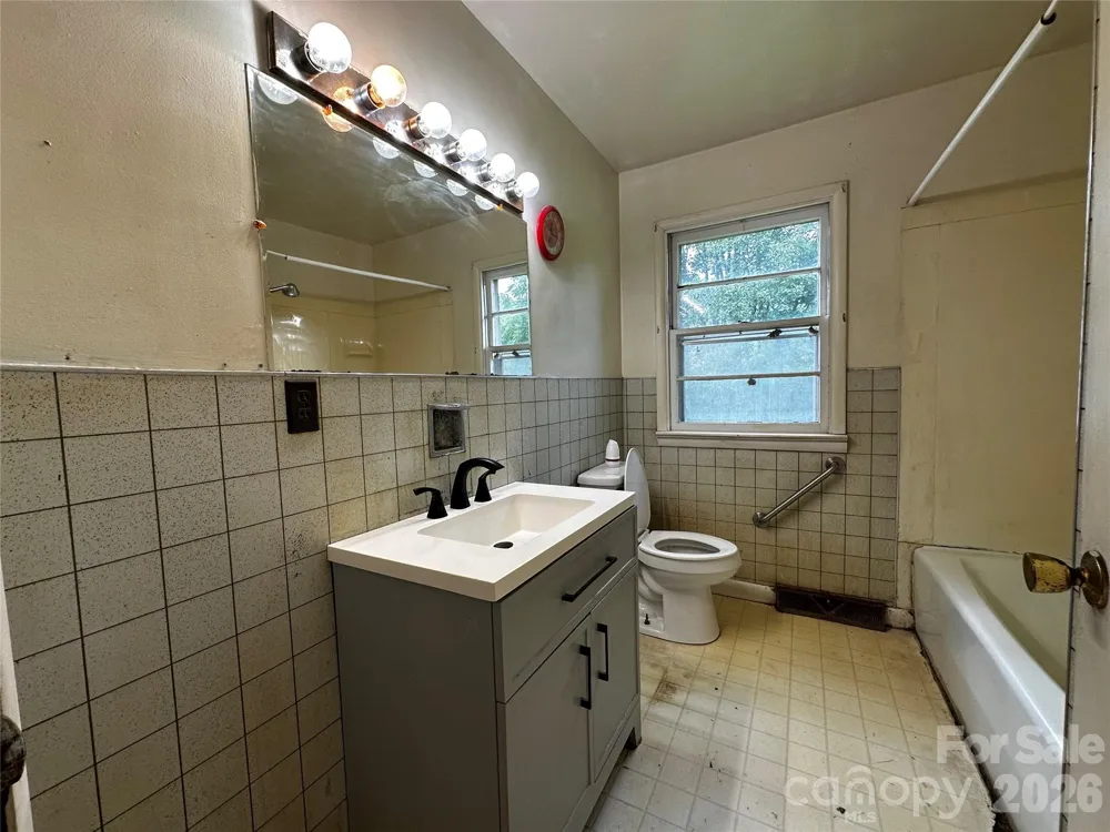 440 US 19e Highway Spruce Pine, NC 28777