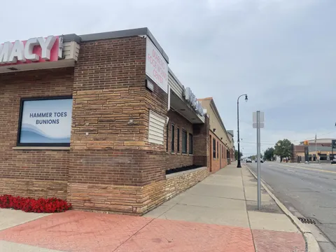 10801 W Warren