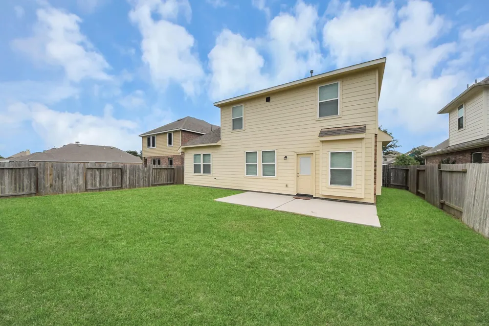 6527 Hunters Trace Lane Baytown, TX 77521