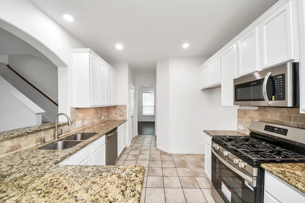 6527 Hunters Trace Lane Baytown, TX 77521