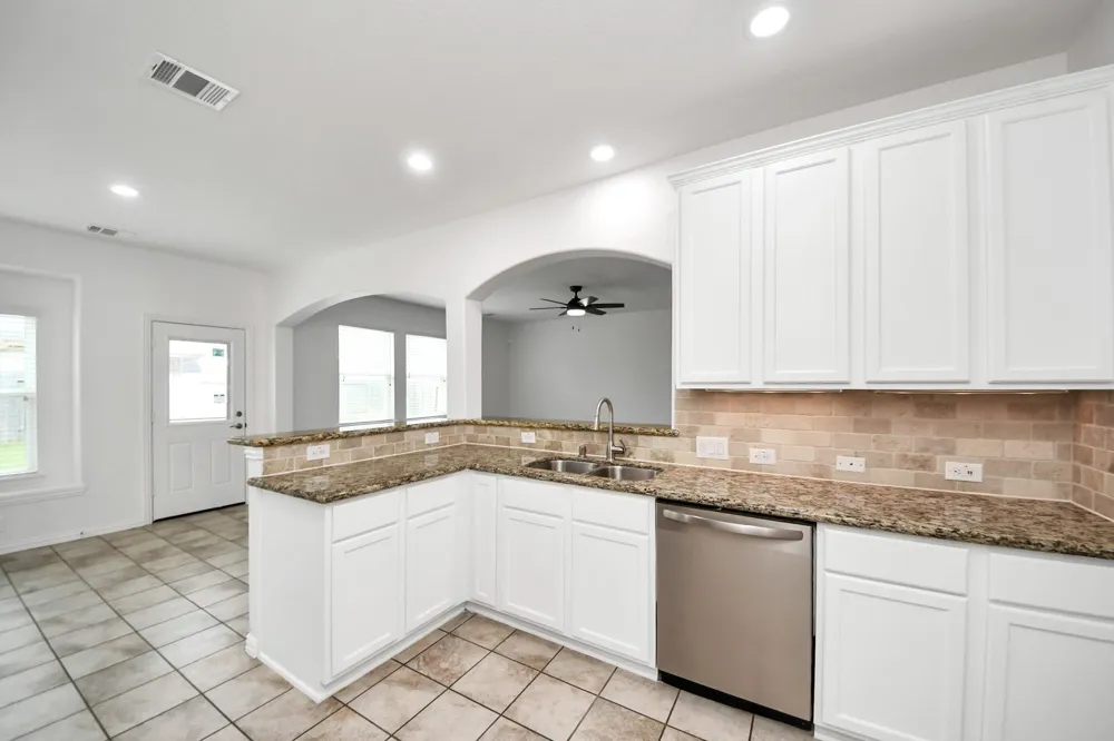 6527 Hunters Trace Lane Baytown, TX 77521