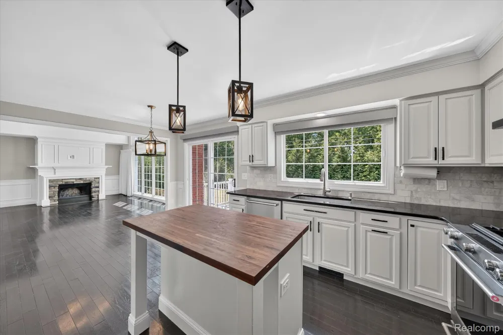 1727 Hillcrest Drive Rochester Hills City, MI 48306