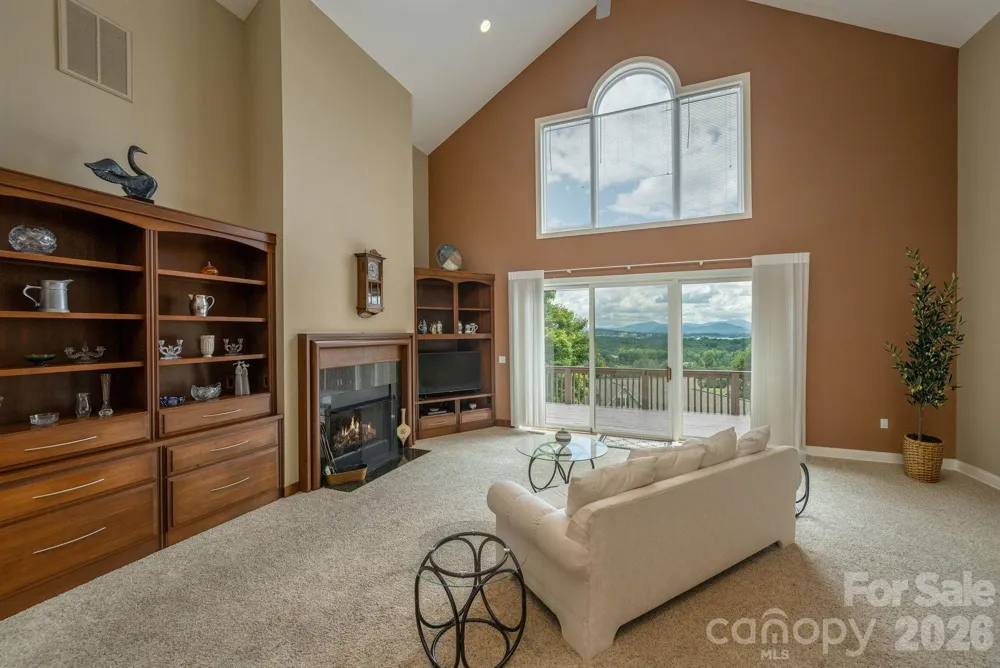 20 Mission Hills Court Mills River, NC 28759