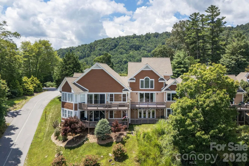 20 Mission Hills Court Mills River, NC 28759