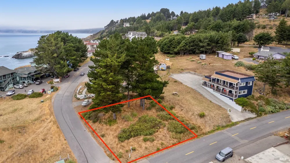 240 Wave Drive Shelter Cove, CA 95589
