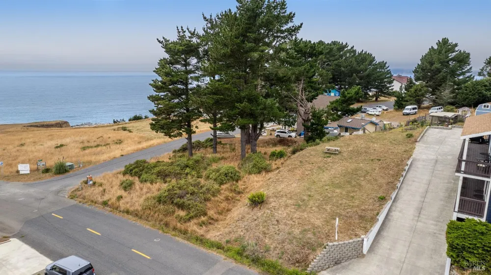 240 Wave Drive Shelter Cove, CA 95589
