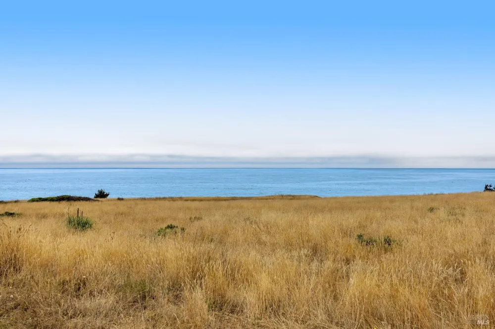 240 Wave Drive Shelter Cove, CA 95589