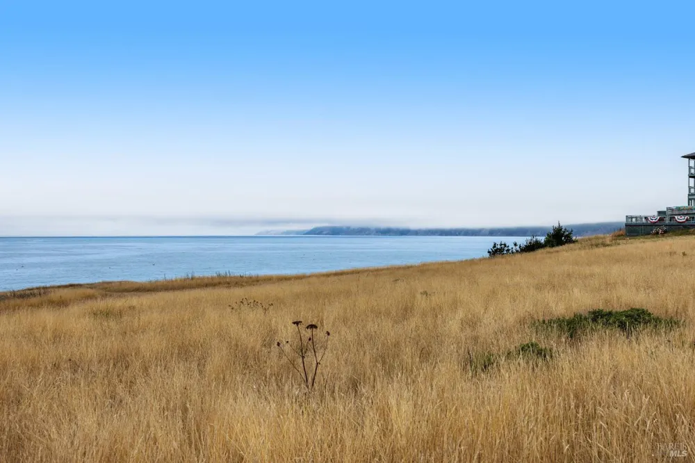 240 Wave Drive Shelter Cove, CA 95589