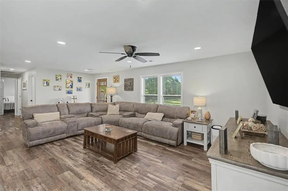 1895 County Road 78 Centre, AL 35960