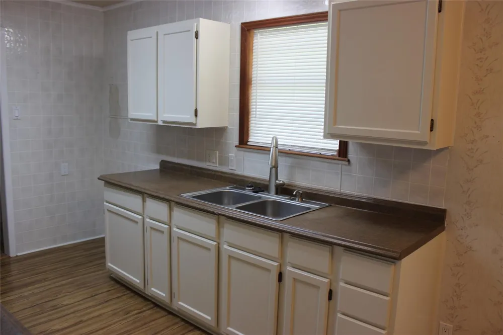 300 E Austin Avenue Palacios, TX 77465