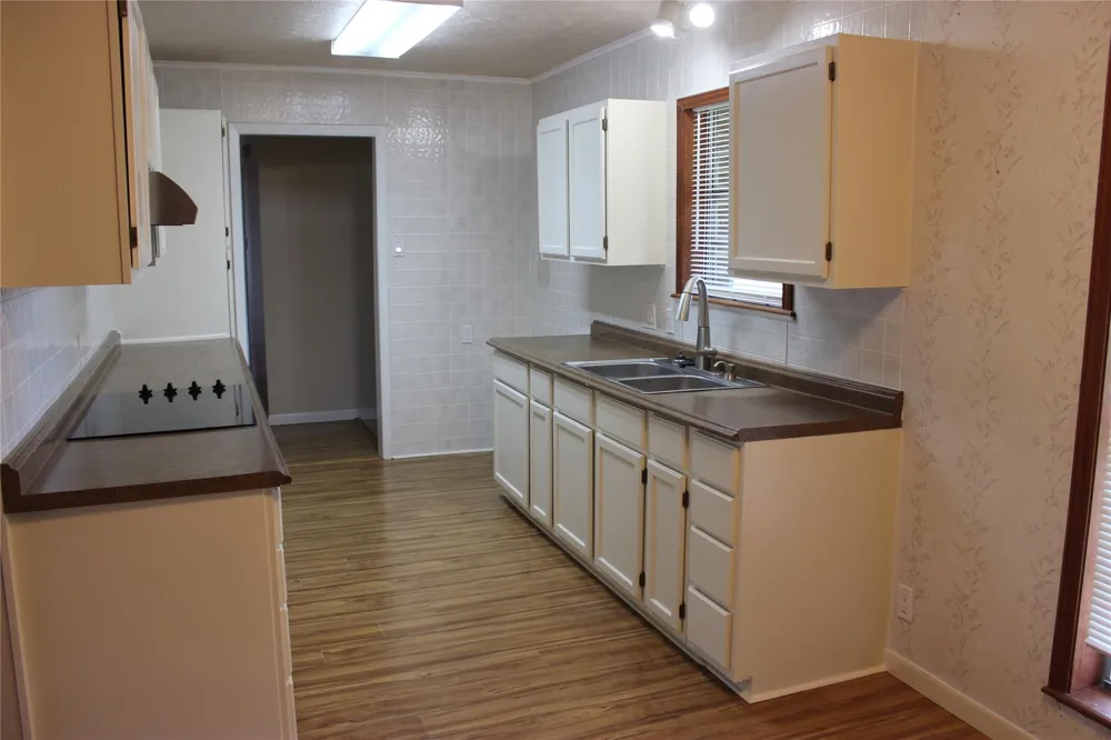 300 E Austin Avenue Palacios, TX 77465