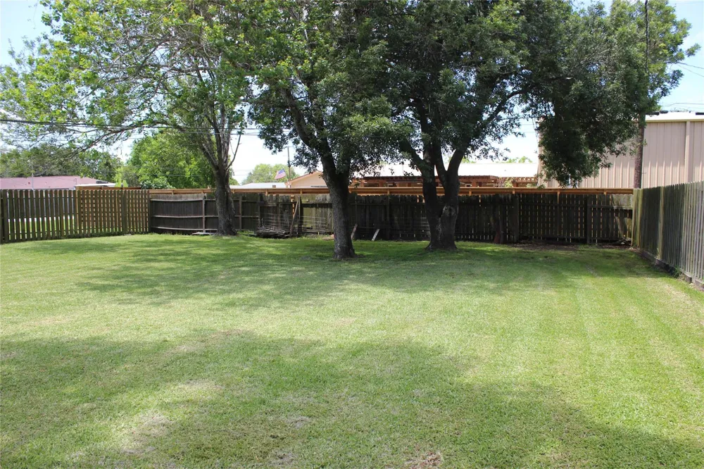 300 E Austin Avenue Palacios, TX 77465