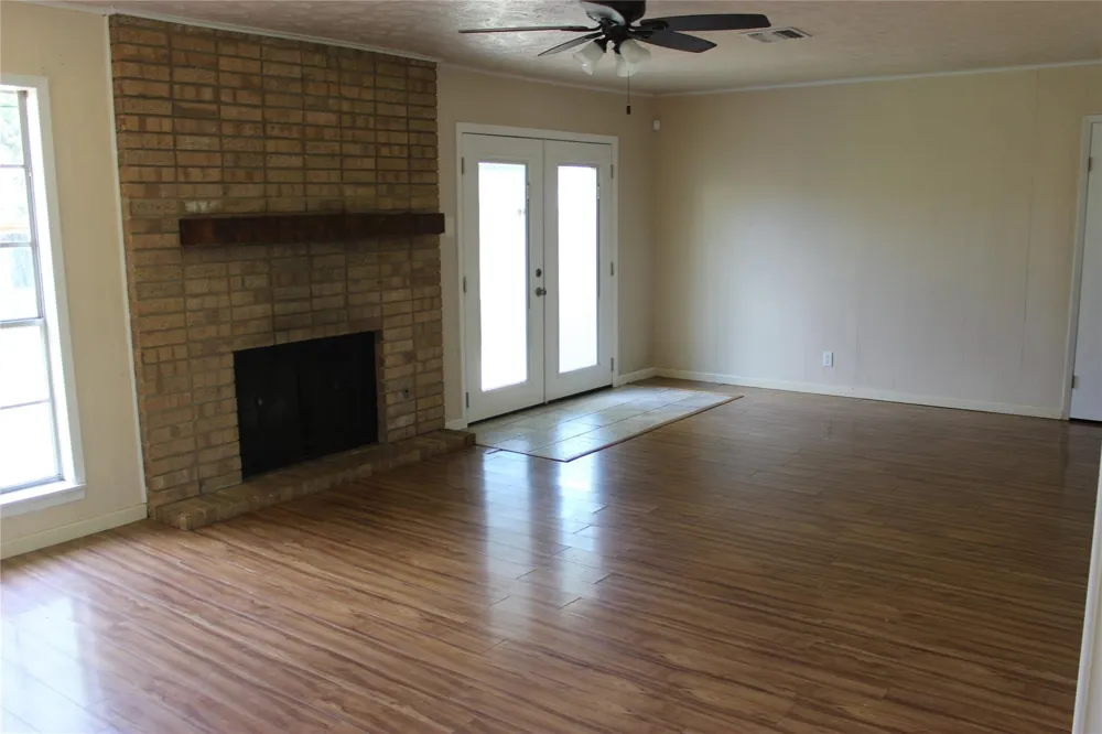 300 E Austin Avenue Palacios, TX 77465