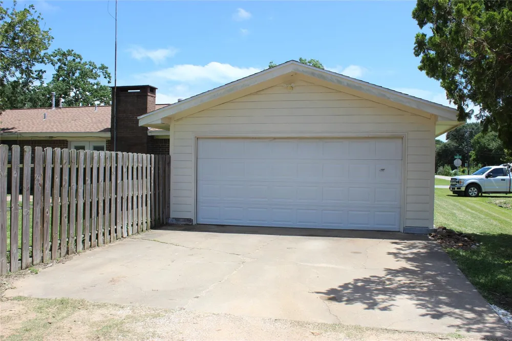 300 E Austin Avenue Palacios, TX 77465