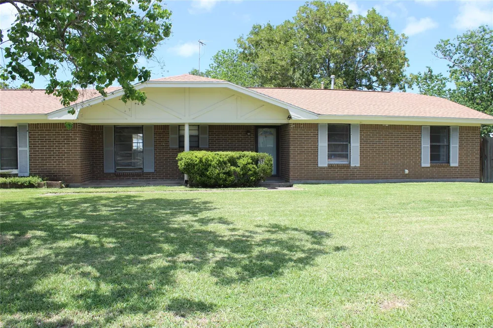 300 E Austin Avenue Palacios, TX 77465