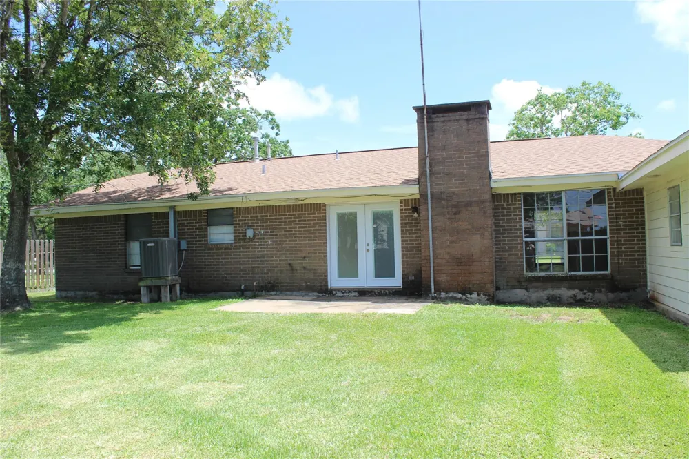 300 E Austin Avenue Palacios, TX 77465