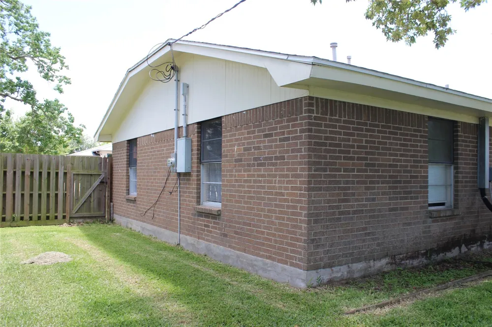 300 E Austin Avenue Palacios, TX 77465
