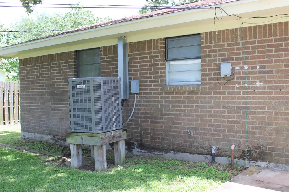 300 E Austin Avenue Palacios, TX 77465