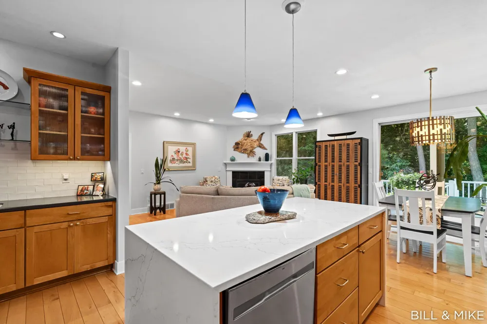 6540 Old Singapore Trail Saugatuck, MI 49453