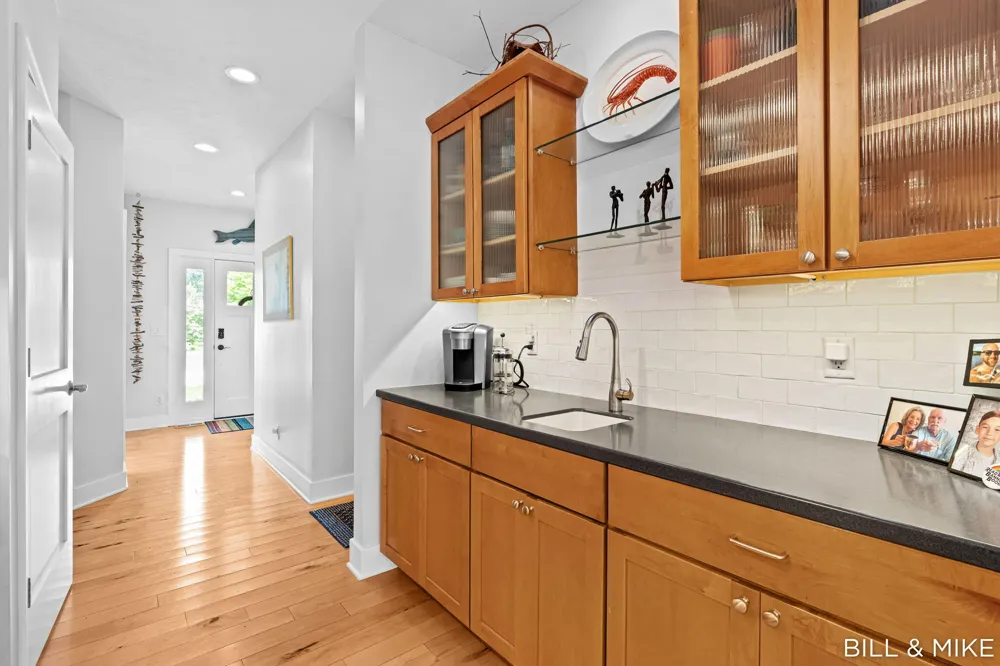 6540 Old Singapore Trail Saugatuck, MI 49453