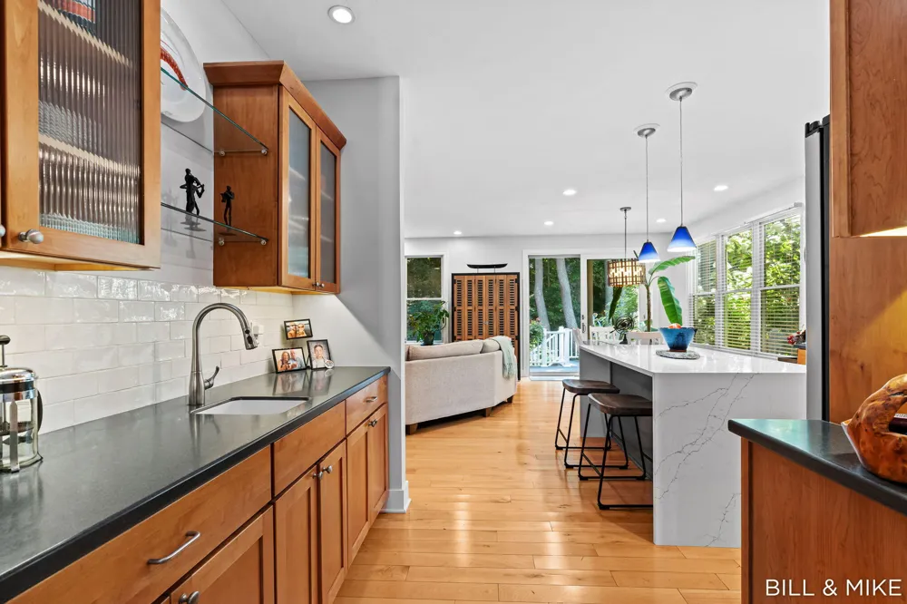6540 Old Singapore Trail Saugatuck, MI 49453