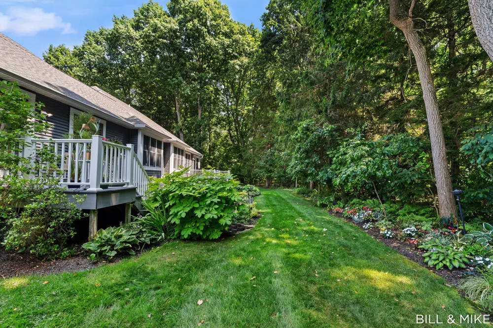 6540 Old Singapore Trail Saugatuck, MI 49453
