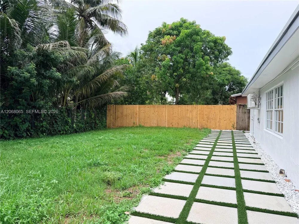 650 SW 55th Ave Margate, FL 33068