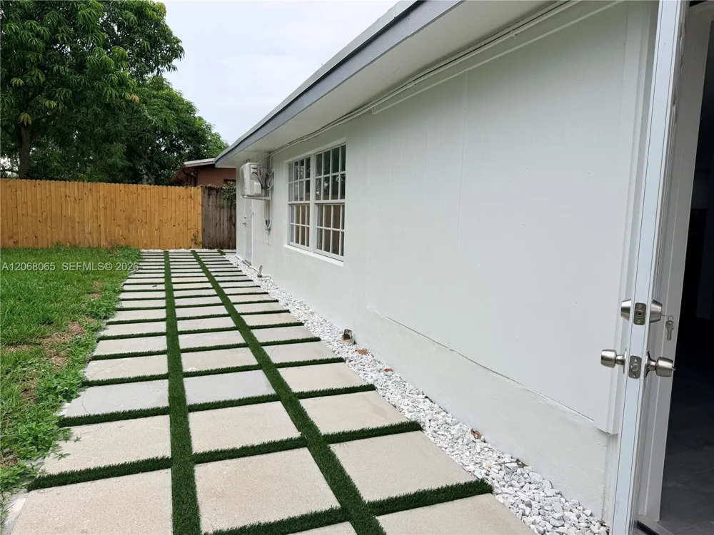 650 SW 55th Ave Margate, FL 33068