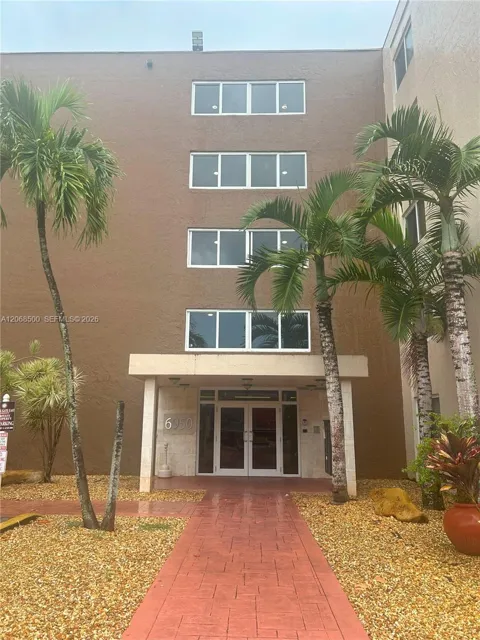 6950 Miami Gardens Dr #2-117A