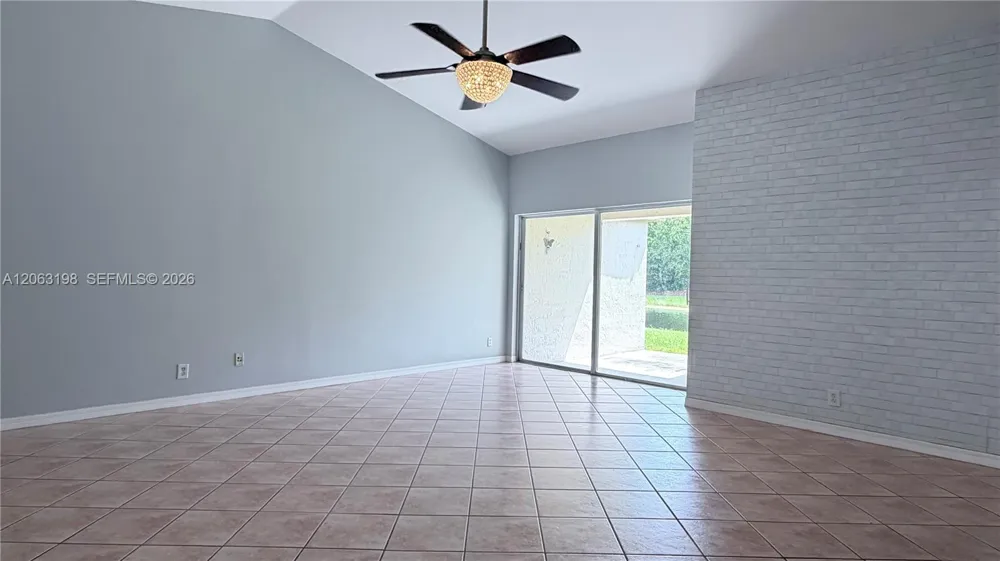 2020 Andromeda Ln #2020 Weston, FL 33327