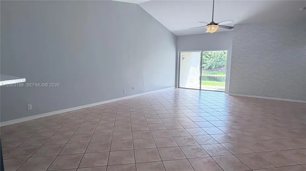 2020 Andromeda Ln #2020 Weston, FL 33327