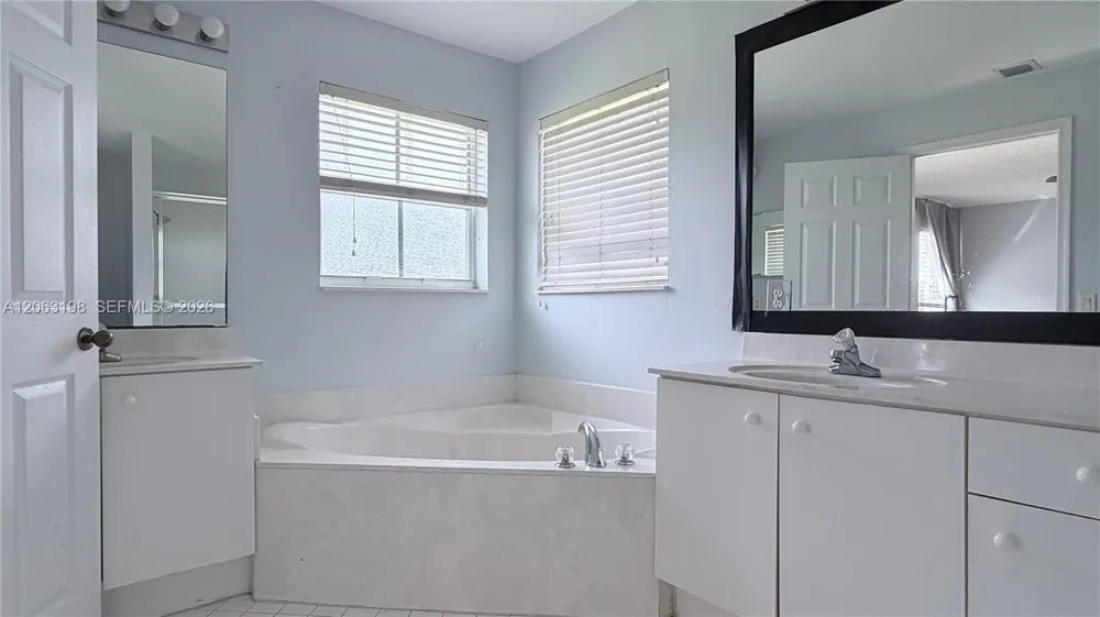 2020 Andromeda Ln #2020 Weston, FL 33327