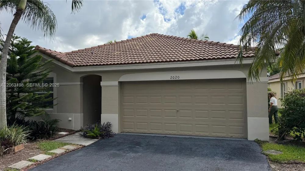 2020 Andromeda Ln #2020 Weston, FL 33327