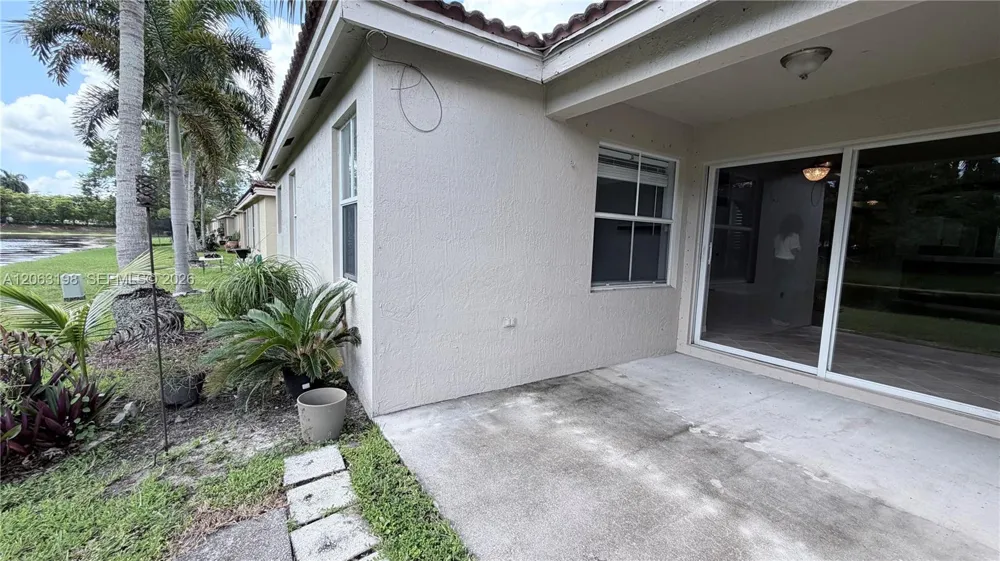 2020 Andromeda Ln #2020 Weston, FL 33327