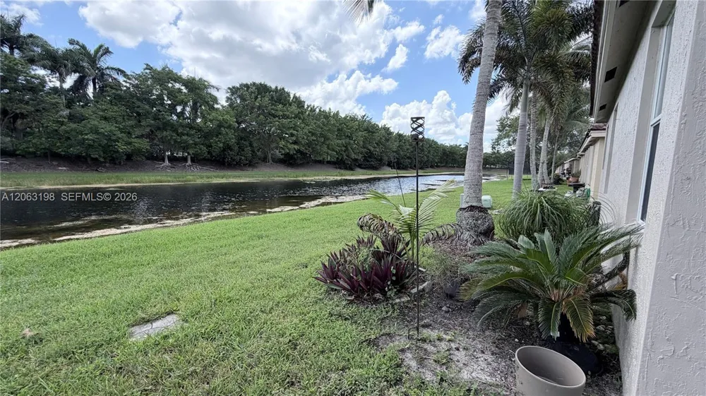 2020 Andromeda Ln #2020 Weston, FL 33327