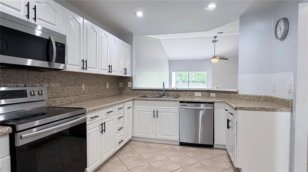 2020 Andromeda Ln #2020 Weston, FL 33327