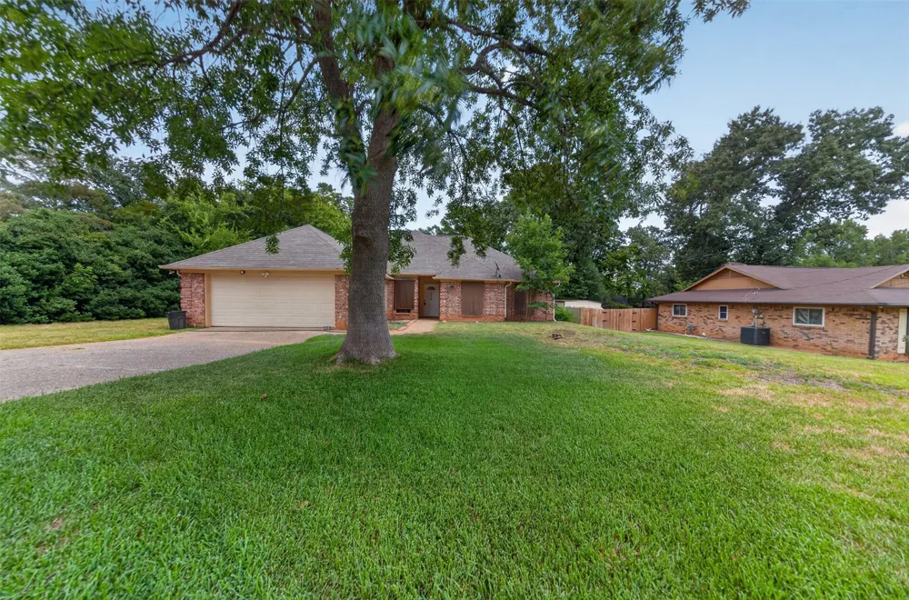 9314 Londonderry Tyler, TX 75703