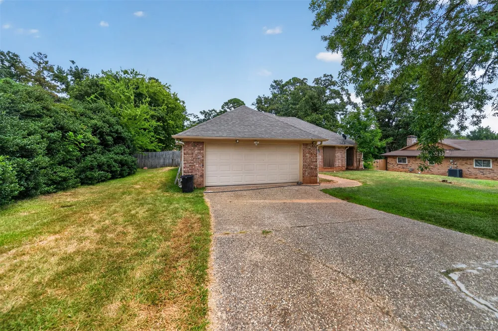 9314 Londonderry Tyler, TX 75703