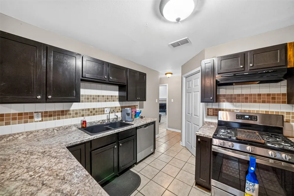 9314 Londonderry Tyler, TX 75703